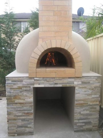 Outdoor stacked-stone pizza oven